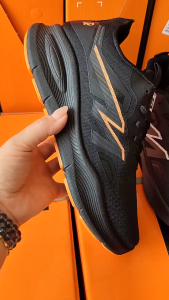 New summer mens shoes breathable mesh casual shoes fashionable and versatile lightweight non-slip running sneakers trendy shoes