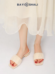 รองเท้าแตะหนังสีล้วนสำหรับผู้หญิง ทรงหัวเหลี่ยม ทรงแฟรี่ ผ้าไหม รองเท้าแตะส้นหนา สวมใส่สบาย รองเท้าลำลอง ฤดูร้อน 2024