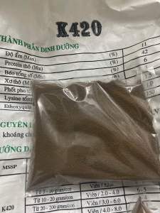 1 Kg Thức Ăn - 42% đạm ( 0.8 mm - màu sậm đen ) Cho Cá vàng Màu Cá ba đuôi Cá neon cá chuột cá Trâm Ớt mini tam giác vây xanh notho ngựa vằn cá Otto Ngọc trai tôm kiểng nhỏ…. Và các loại cá kiểng cần ăn thức ăn hạt nhỏ khác.