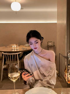 Elegant Chic Shoulder Shirt Womens Summer New Style Gentle Lady Satin Versatile Top Trendy Design Sensation Niche Fashion