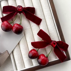 Kẹp tóc nơ nhung quả cherry đỏ đáng yêu