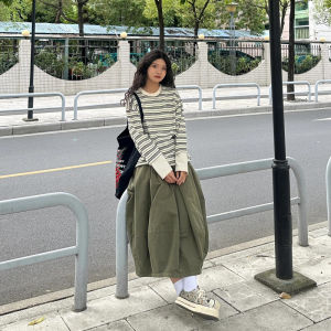 กระโปรงทรงหลวมเอวสูงสไตล์ญี่ปุ่นย้อนยุคแบบแม่เหล็กสำหรับผู้หญิง กระโปรงทรงหลวมสีพื้น กระโปรงทรงหลวมยาวปานกลาง