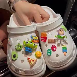 jibbitz charms Anime Cartoon Shoes Flower Shoe Buckle cross Upper Decoration