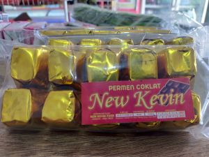 Permen Coklat New Kevin 1 Pak isi 10 / Permen Coklat Piramid