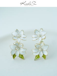 Elegant Bohemian Style Iris Flower Enamel Earrings for Women No Piercing Required Clip-On Hoop Earrings Spring  White