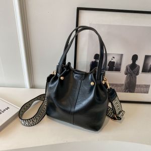 Fashionable Versatile Small Bucket Bag Womens Commuter Shoulder Bag Soft PU Leather Magnetic Buckle Closure Casual Style