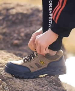 Anti smashing anti stabbing wear-resistant high temperature resistant construction site safety shoes