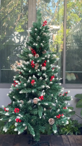 Saytin ต้นคริสต์มาสเทียม 120/150/180 ซม. กิ่งก้านและใบเขียวชอุ่ม วัสดุ PVC คุณภาพสูง ประกอบง่าย พร้อมลูกสน