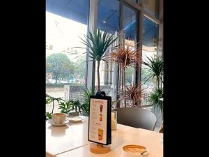 Restaurant Page Turning Menu Holder Solid Wood Menu Ad Poster Picture Display Stand