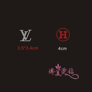 โลโก้ตัวอักษรขนาดเล็กเสื้อยืดติดเพชรรีดร้อนติดเพชรภาพสําเร็จรูปสติกเกอร์ลายติดเพชรรีดร้อนเปลี่ยนสีได้354