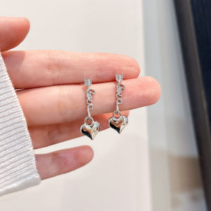 Sweet Cool Minimalist Heart Shaped Earrings Womens Fashion Personality Design Sensation Ear Jewelry Unique Small Audience
