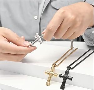 สร้อยคอจี้เหล็กกล้าไร้สนิมข้ามปม Kemstone สำหรับผู้ชายเครื่องประดับ