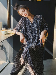 Váy Voan Hoa Cổ Chữ V Kiểu Pháp Cho Nữ Mùa Xuân Hè 2025 Váy Dài Rộng Rãi Thoải Mái Cho Kỳ Nghỉ Váy Chữ a Dài Tay Bảy