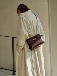 La Festin | Large Capacity White Crossbody Hug Bag