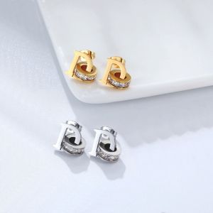 Khuyên tai titan nữ chữ D khuyên tròn đính đá trắng sáng màu lấp lánh không gỉ (1 đôi)