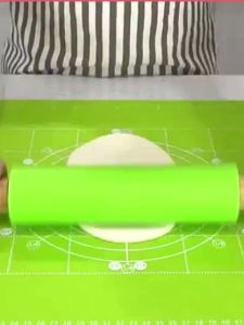 Colorful Non-Stick Silicone Pastry Roller with Wooden Handle for Baking and Cooking