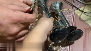 Còi hơi (điện 12 -24 vol) HORN TECH giá 1 chiếc (dùng cho xe có bình hơi)