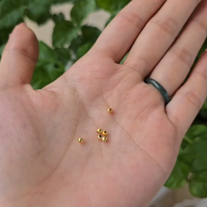 Q1986 Bi phay nhỏ bi vàng 10k cắt sáng mix vòng gấc yêu không kén mệnh - Phong Thuỷ TUDO