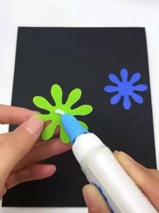 5pcs 10ml Plastic Squeezable Needle Bottles Tip Black UV Glue Applicator Bottle with 1 Mini Funnels for DIY Paint Paper Quilling