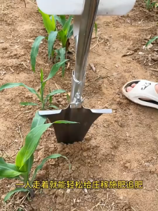 A magic tool for fertilizing fruit trees that use the shovel to agricultural fertilizing