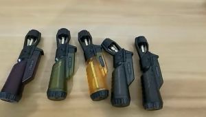 มาใหม่ ล็อคไฟค้างได้ พร้อมส่ง ไฟฟู่ ไฟสีฟ้า กันลม สินค้าพร้อมจัดส่งไฟแช็คเท่ๆไฟแชกดีไซน์แปลกสีสันสวยงาม ปรับระดับได้ ใช้งานง่าย เจอลมไม่ดับ**(ไม่มีสารไวไฟ)(ไม่มีวัตถุไวไฟในตัวสินค้า) ลูกค้า ต้องเติมเชื้อเพลิงเองก่อนใช้งาน **