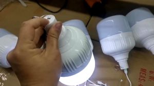 Lighthundred 20W-200W Lampu Emergency LED USB: Lampu Ajaib yang Tetap Nyala Lama