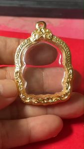 กรอบพระ น้่งพานหลวงพ่อพัฒน์ Q27 สีทอง ขนาด 29*40*5 mm งานหล่อทองเหลือง ชุบไมครอนเคลือบแลคเกอร์ไฟฟ้า