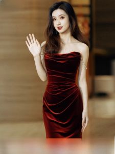 ชุดราตรีผ้ากำมะหยี่สีแดงล้วน ชุดแต่งงานสไตล์สัมพันธ์ ชุดราตรียาวหางปลาสุดหรูหรา เดรสยาวเอวสูงสำหรับงานปาร์ตี้