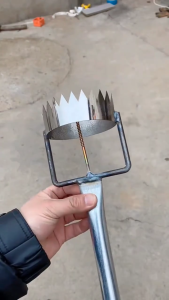 Dụng Cụ Đục Lỗ Màng Phủ Nông Nghiệp Tiện Lợi Cho Nhà Nông