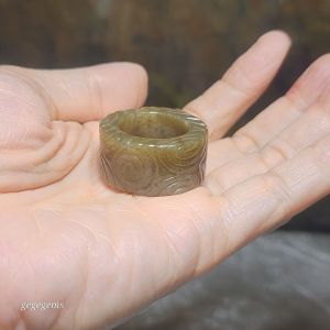 20.9mm Premium Nephrite caramel brown carved Auspicious Cloud thumb ring large ring (with certificate) 优质和田玉且末糖云纹扳指大戒指(带证书)
