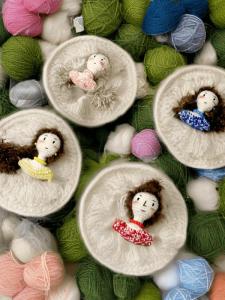 Designer Brand Handmade Knitted Girls Brooch Nordic Retro Style Clothing Accessory Ornament for Close Friends Fashionable Pin