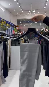 Móc treo áo khoác măng tô váy cưới chất liệu nhựa đen vai to sần phom chuẩn đẹp có kẹp quần