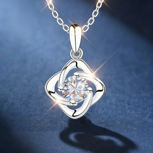 YANGCHUANGSHISHANG | Clover Design Pure Silver Necklace with Moissanite S999
