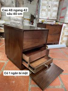 Tủ đầu giường có ngăn bí mật