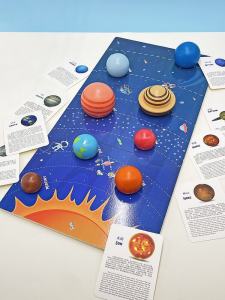 โมเดลระบบสุริยะไม้สามมิติสำหรับเด็ก ชิ้นส่วนจigsaw ปีกข้างบนของโลก วัสดุไม้แท้ วัสดุอื่นๆ อุปกรณ์การศึกษา