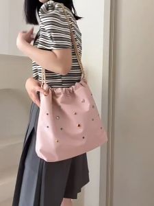 กระเป๋าสะพายข้าง ทรงช้อปปิ้ง กระเป๋าสายโซ่สลับหนัง ปักคริสตัล ใช้งานเเบบรูดสาย สินค้าในไทย, พร้อมส่ง