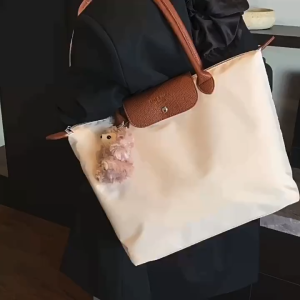 MOUSSON  กระเป๋าลำลอง INS บุคลิกภาพสไตล์เกาหลีรุ่นใหม่ฤดูใบไม้ร่วงแฟชั่นยอดนิยมในปีนี้กระเป๋าโท้ทสะพายไหล่ใต้วงแขน