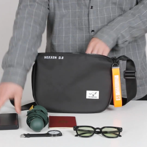 ผู้ชายแฟชั่นกระเป๋าสะพายข้างลําลองน้ําหนักเบากระเป๋า ผู้สื่อสาร กระเป๋าสะพายกันน้ํากระเป๋าสะพายข้างกระเป๋าลําลอง