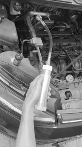 TOMODACHI Compressor Oil Injector (60ml) Air Conditioning R134A Compressor Oil Dye Ejector with 1/4 inch SAE Double-Head  Compressor Oil Injector 60ml.