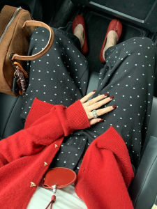 กางเกงยีนส์ทรงตรงเอวสูงทรงหลวมสำหรับผู้หญิง กางเกงขายาวทรงหลวมฤดูใบไม้ร่วง/ฤดูหนาว กางเกงยีนส์ทรงสลิมฟิตลายดอกไม้สีดำสไตล์ย้อนยุค