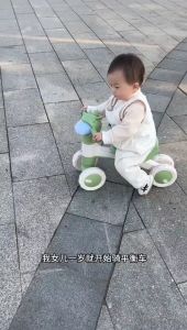 【จัดส่งจากกรุงเทพฯ】รถทรงตัวเด็กไม่มีคันเหยียบ สกู๊ตเตอร์เด็กอายุ 1 ถึง 3 ปี สกู๊ตเตอร์เด็ก สกู๊ตเตอร์เด็กเด็กวัยหัดเดิน สี่ล้อ