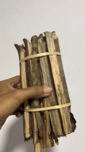 (น้ำหนัก500กรัม) ไม้ฟืนแห้งจากธรรมชาติ เก็บจากต้นกิ่งที่แห้งใช้สำหรับก่อไฟ อ่อยไฟเพื่อประกอบอาหาร พกพาไปตั้งแค้มป์