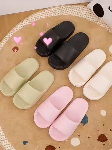 High aesthetic EVA slippers for women in summer suitable for home and bathroom use with anti slip and thick soles that feel like stepping on feces. Couples can wear casual sandal