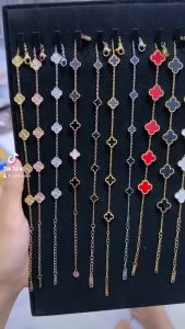 terbaru gelang tangan rantai titanium clover hitam bolak balik hitam