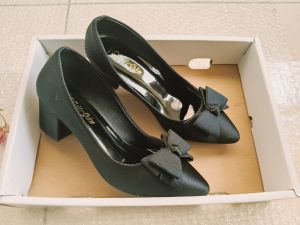 Giày gót vuông nơ lụa cực xinh