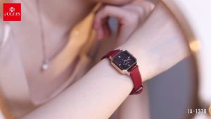 Đồng Hồ Nữ Chính Hãng Julius Cao Cấp Dây Da Mặt Vuông Chống Nước Đính Đá Kính Khoáng Đường Kính 23.5mm JA-1370 (Đỏ)