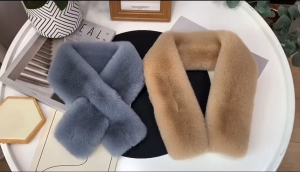 Khăn Choàng Hot Trend Cho Mùa Đông Năm Nay Với Thiết Kế Dễ Thương Đa Dạng Mùa Sắc Tha Hồ Cho Chị Em Lựa Chọn