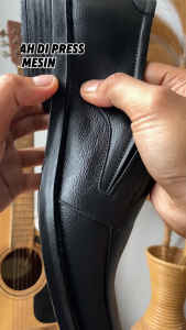 Sepatu Pantopel Pria 7602 Kulit Slip On Warna Hitam