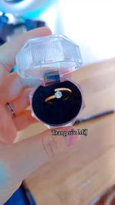 Nhẫn titan nữ Vàng Hồng đính xoàn xéo cách điệu