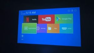 HY300 PRO โปรเจคเตอร์ มีแอปในตัว โปรเจคเตอร์มินิ แบบพกพา เชื่อมต่อไร้สาย Projector Android โปรเจคเตอร์หมุนได้ โฮมโปรเจ็กเตอร์ LCD Ultra WiFi 1080P FullHD รองรับการแชร์หน้าจอมือถือ บลูทูธ 5.0 โปรเจคเตอร์ดูหนัง